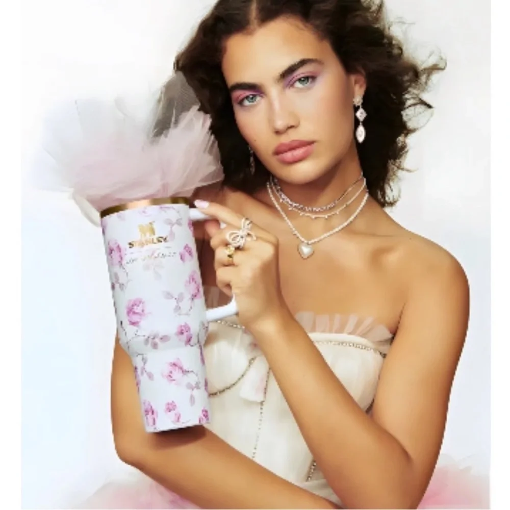 🎀 STANLEY x LoveShackFancy Quencher 40oz  Ribbon Rosa new in box bow straw - Picture 4 of 7